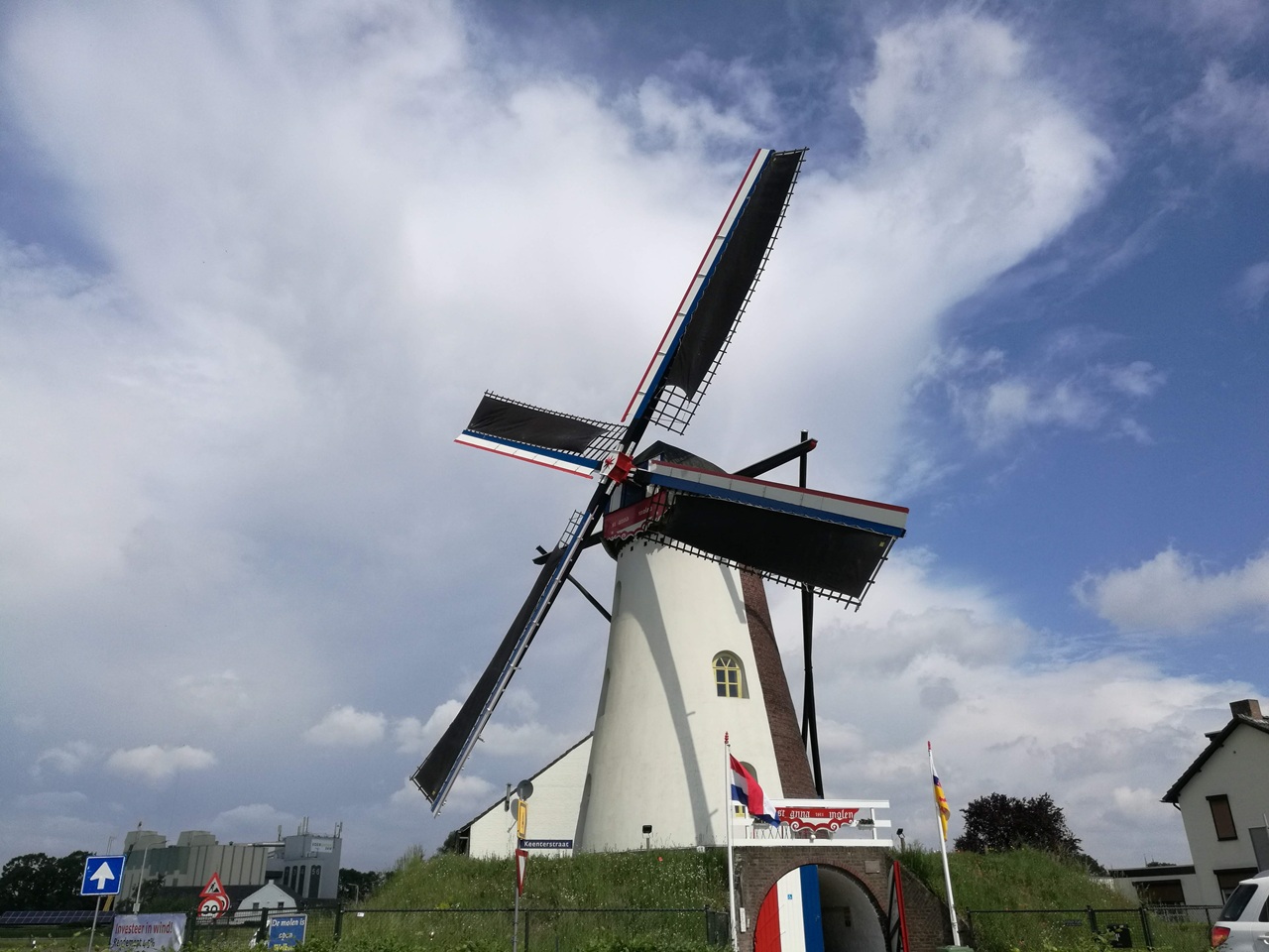 De Sint Annamolen in Keent in de zomer