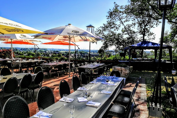 Burg Wassenberg Terrasse