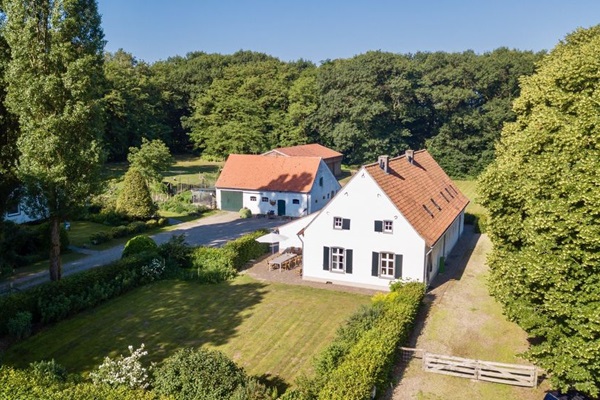 Das Ferienhaus des Beaujean Vacances liegt wunderschön versteckt in der schönen Landschaft der Gemeinde Roerdalen